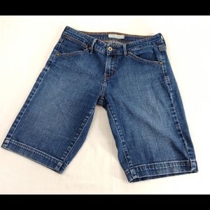 Levi's Bermuda Walking Shorts Size 6